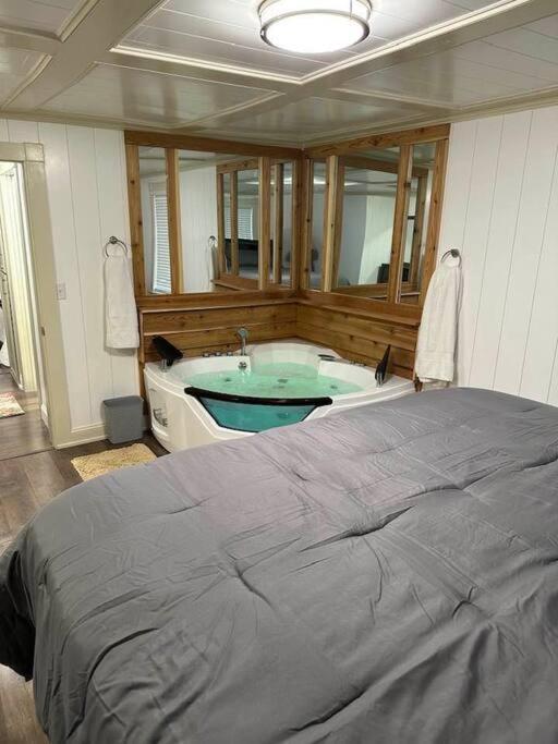 Hot Tub 5 Beds Apartment Moorhead Exterior foto