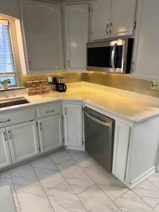 Hot Tub 5 Beds Apartment Moorhead Exterior foto